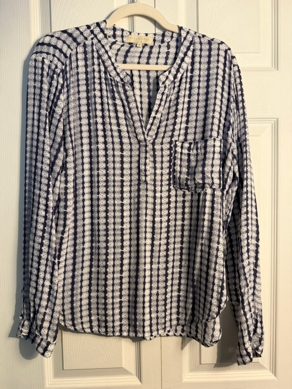 Side Stitch long-sleeve blouse. Blue and white size medium